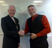 Tony Buzan feliciteert Rudy Rensink